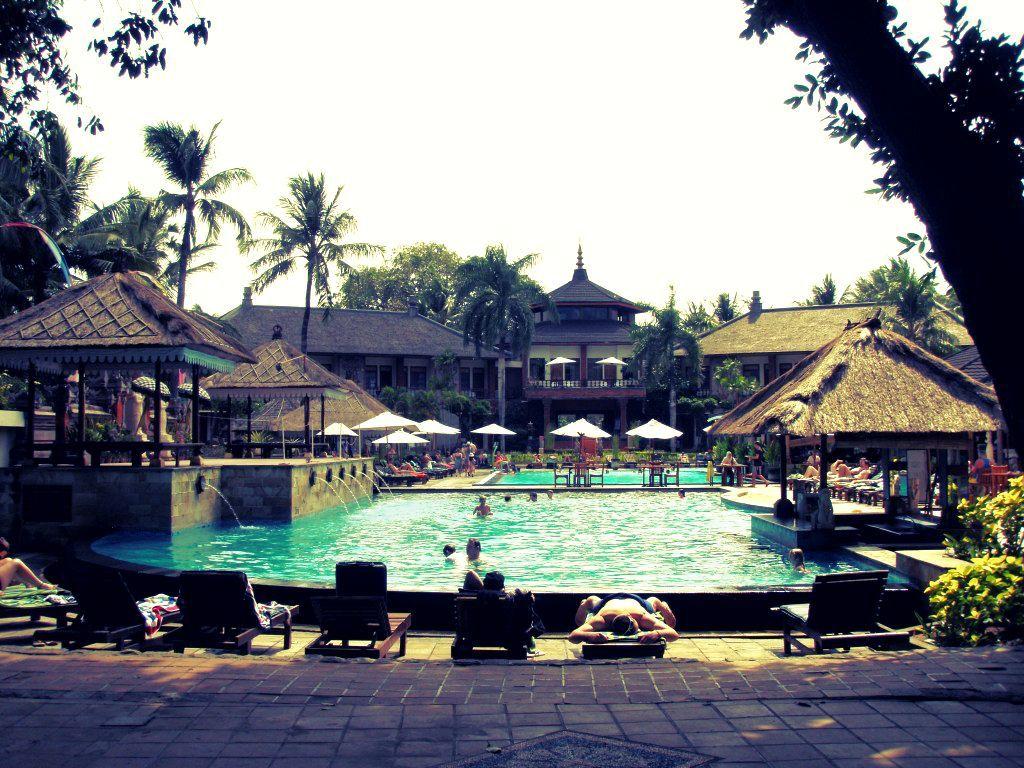 kolam renang hotel sahid gunawangsa, https://tips-indonesia.com, 085755059965